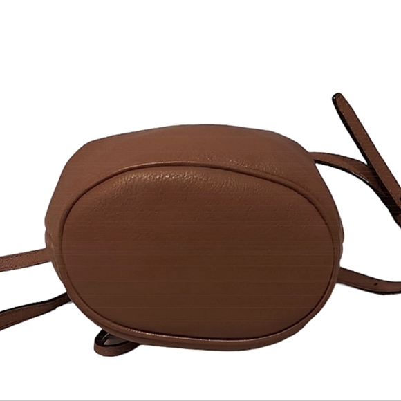 Michael Kors Jules Leather Crossbody Drawstring Bucket Bag - Picture 4 of 8